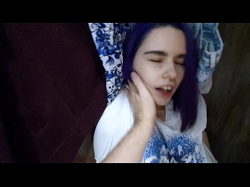 ❤️ 在衣柜里发现我的妹妹并帮助她射精 ❤❌ 自制毛片